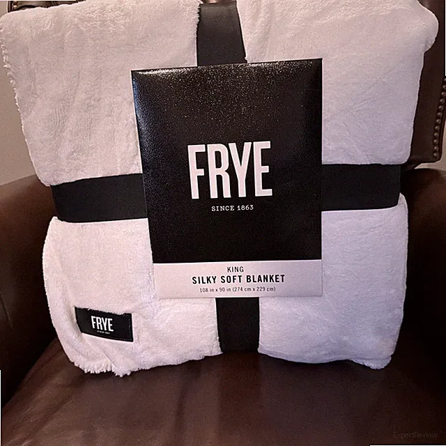 New Frye Silky Soft King Size Blanket White 108”x90”